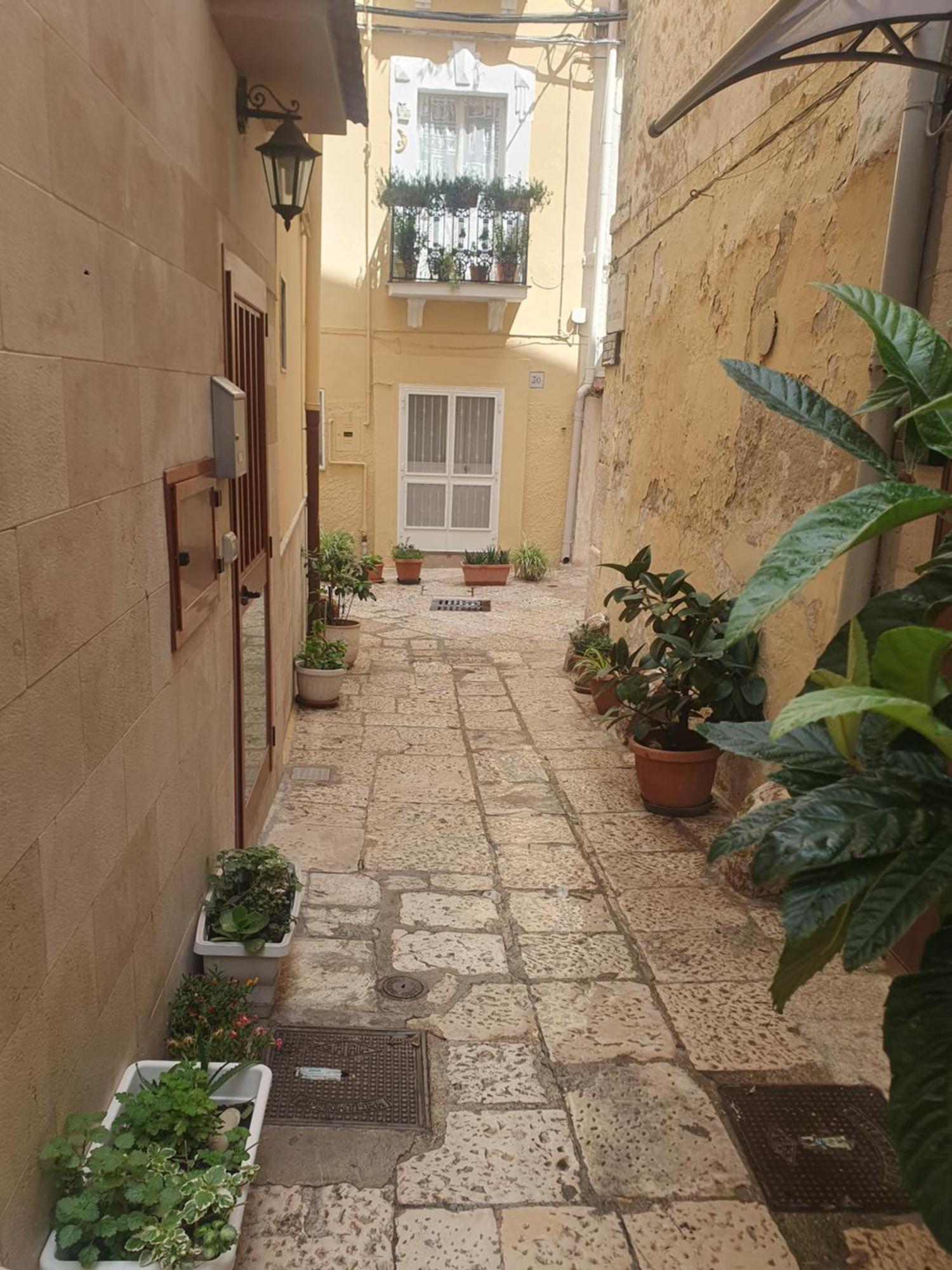 Corte Del Dattilo Nel Borgo Antico Bari Exterior foto
